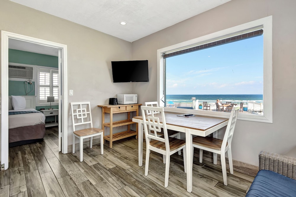 Shoreline Suites & Cabana Cottages - photo 32
