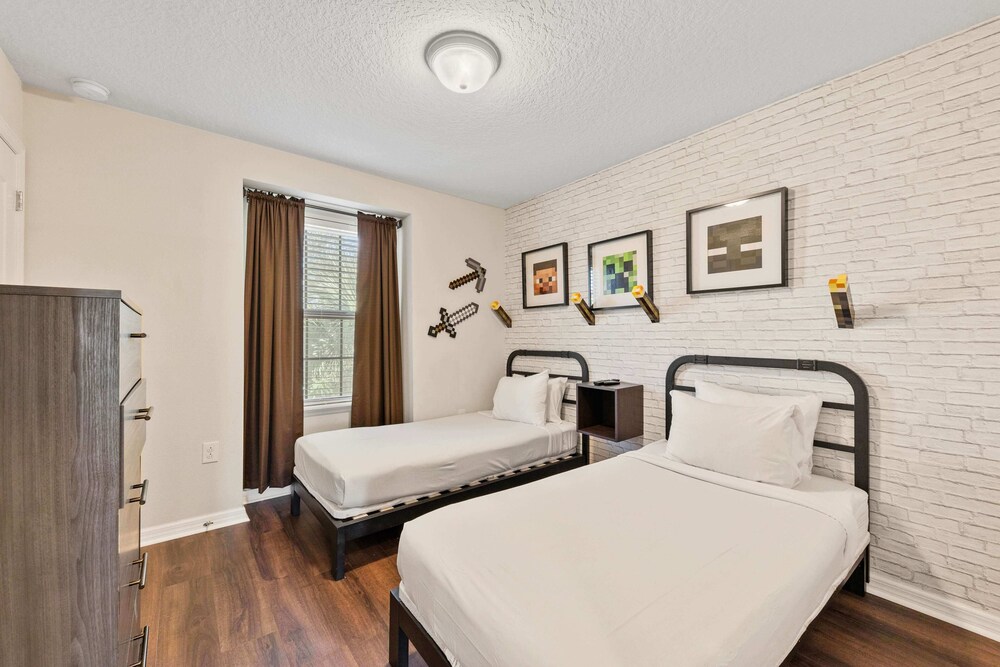 Beautiful Townhome With Splash Pool and Game Room - photo 43