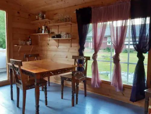 Rentukka Sähköttömät Yöpymismökit Off grid Cottages - last minute hotel in Unknown City
