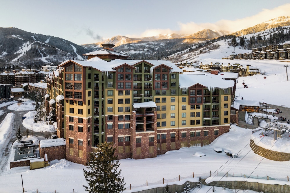Grand Summit Hotel Canyons Village a RockResort — 4-Star Luxury Hotel in Bridgeport, United States