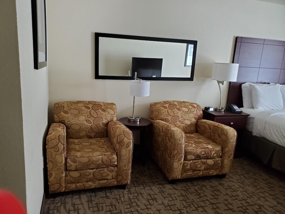 Cobblestone Inn & Suites Barron - photo 9