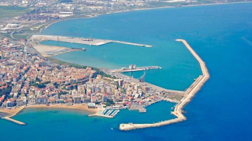 Casa Vacanza Nuvola Rossa Kr7 — 4-Star Luxury Hotel in Crotone, Italy