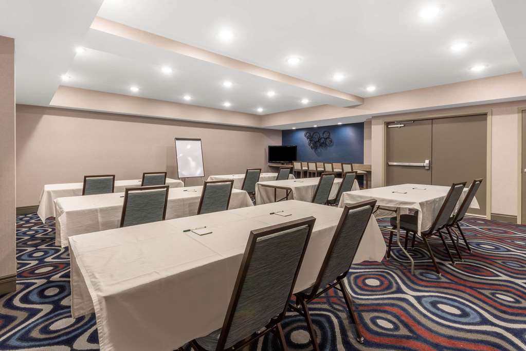 La Quinta Inn & Suites by Wyndham Aberdeen APG - photo 25