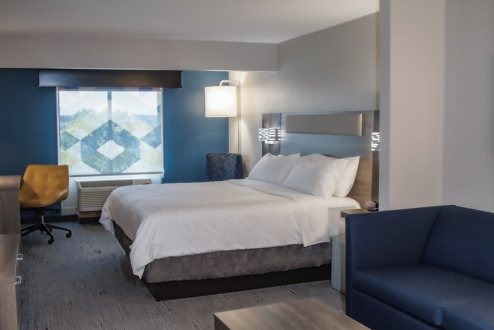 Holiday Inn Express and Suites Overland Park by IHG - photo 10