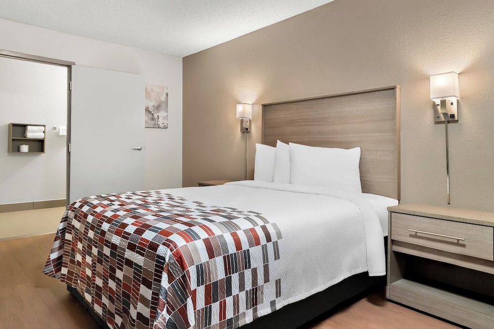 Red Roof Inn Auburn Hills - photo 26