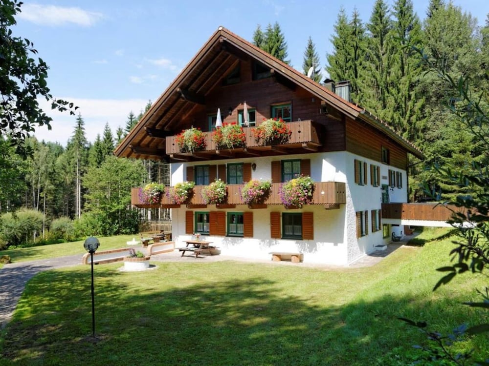 Waldhaus Sonnenberg Apartment 1 — 4-Star Luxury Hotel in Drachselsried, Germany