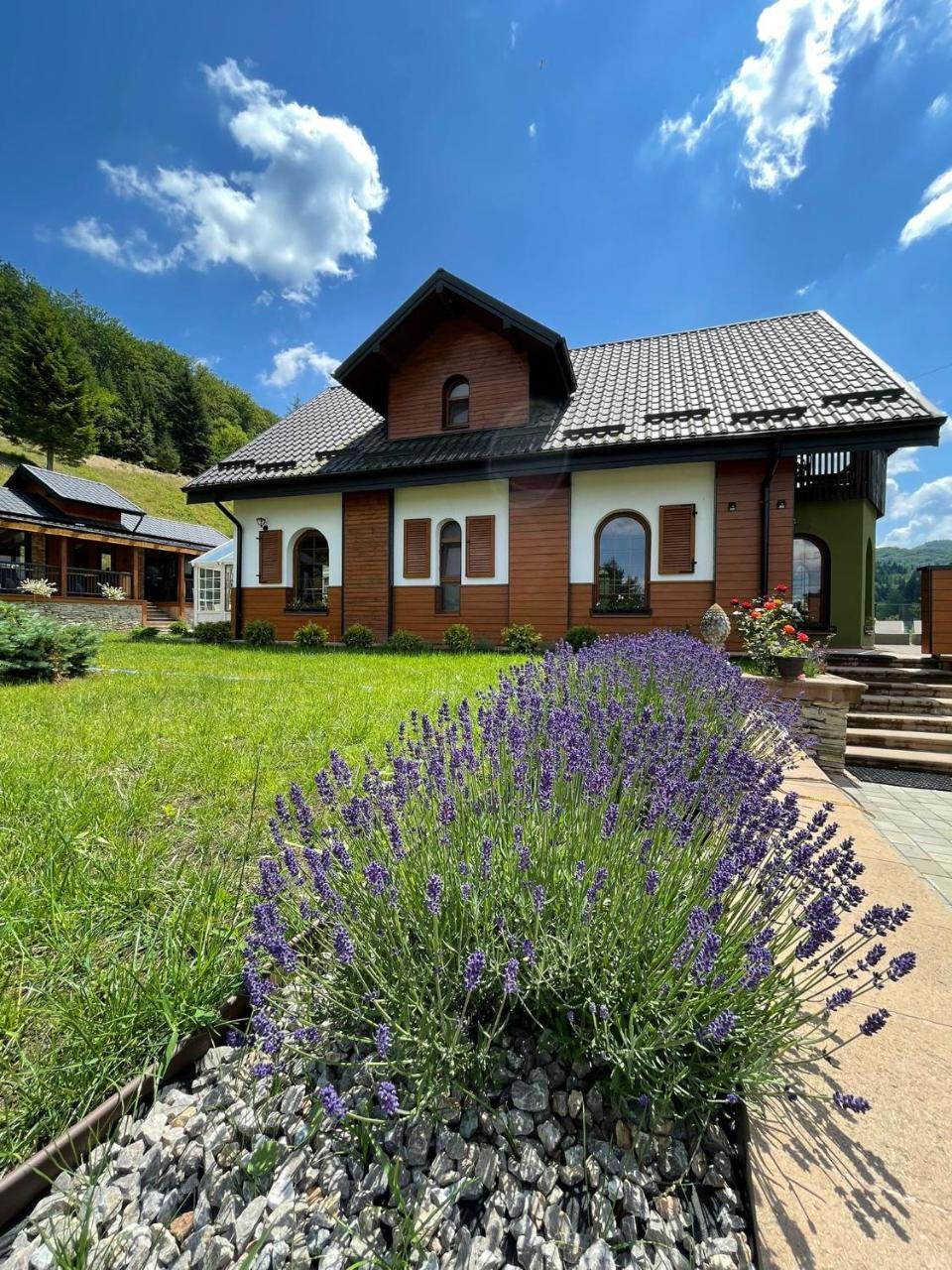 Rita Art Chalet Voronet — 4-Star Luxury Hotel in Gura Humorului, Romania