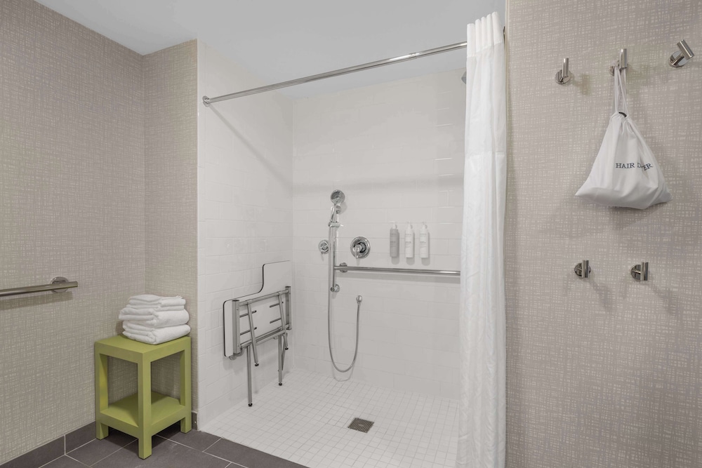 Hampton Inn & Suites by Hilton Bakersfield Central - photo 34