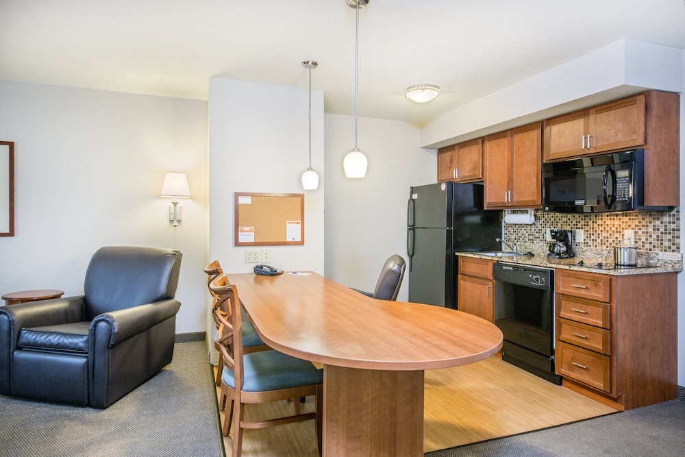 Candlewood Suites Pittsburgh Cranberry by IHG - photo 11