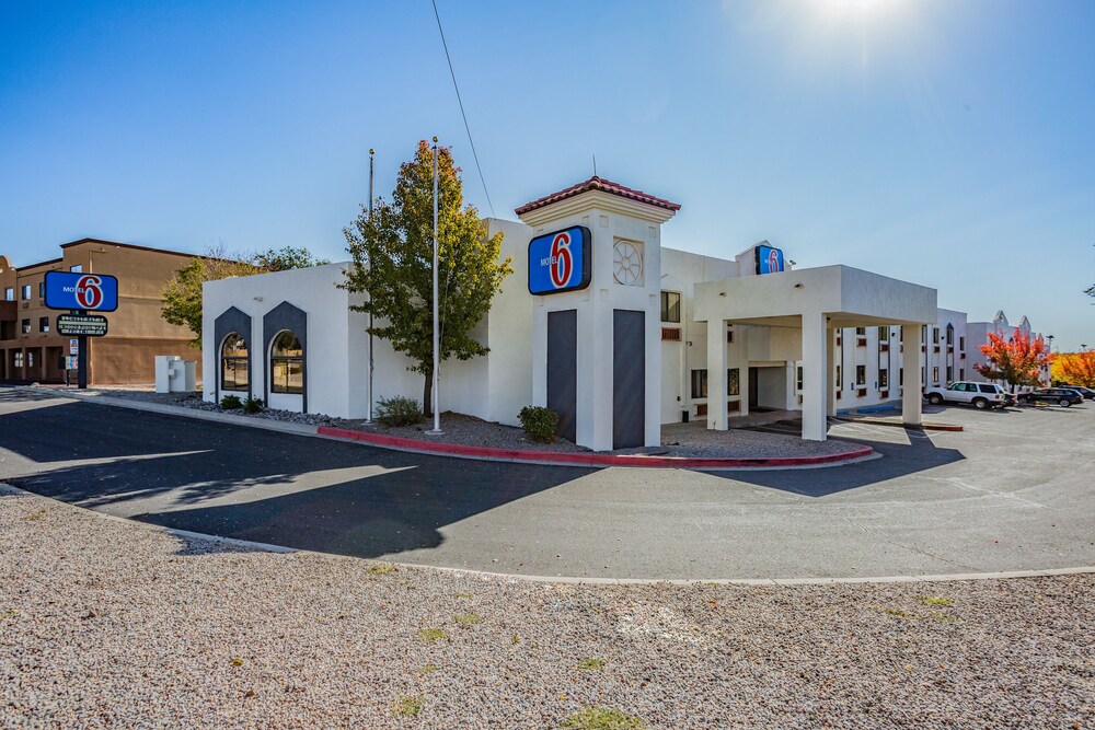 Motel 6 Santa Fe Central - photo 26