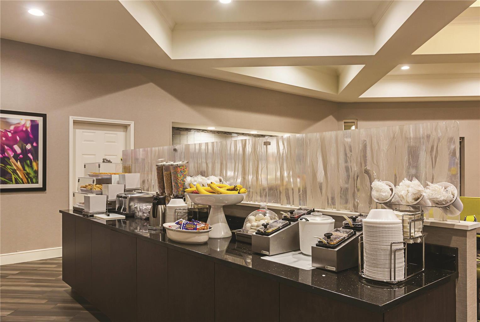 La Quinta Inn & Suites by Wyndham Atlanta Alpharetta - photo 45