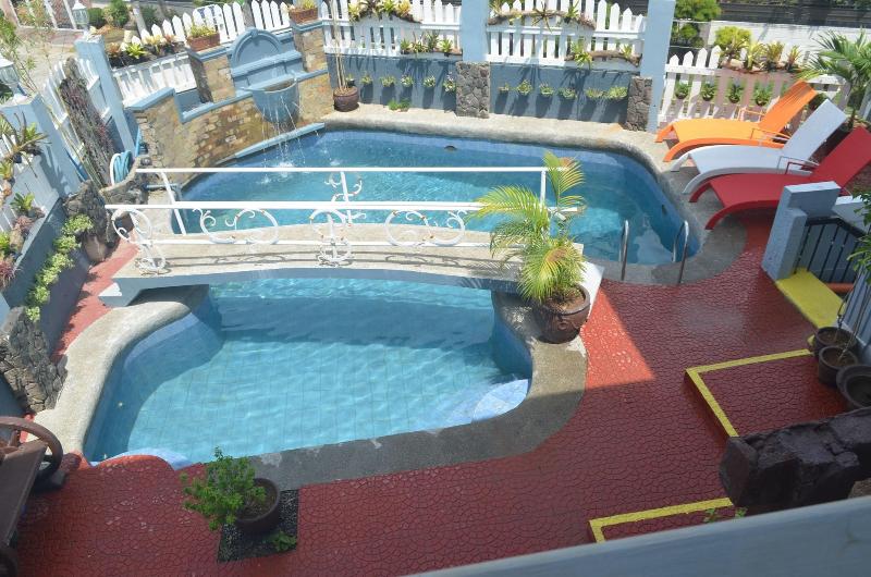 Grand Peninsula Suites — hotel in Balanga