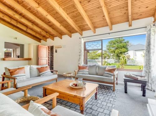 Tidswell Cottage Spacious Leisure Isle home — 4-Star Luxury Hotel in Knysna, South Africa