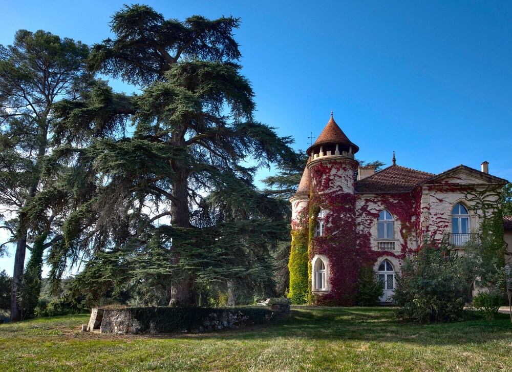 Château Marteret — 4-Star Luxury Hotel in Vic-Fezensac, France