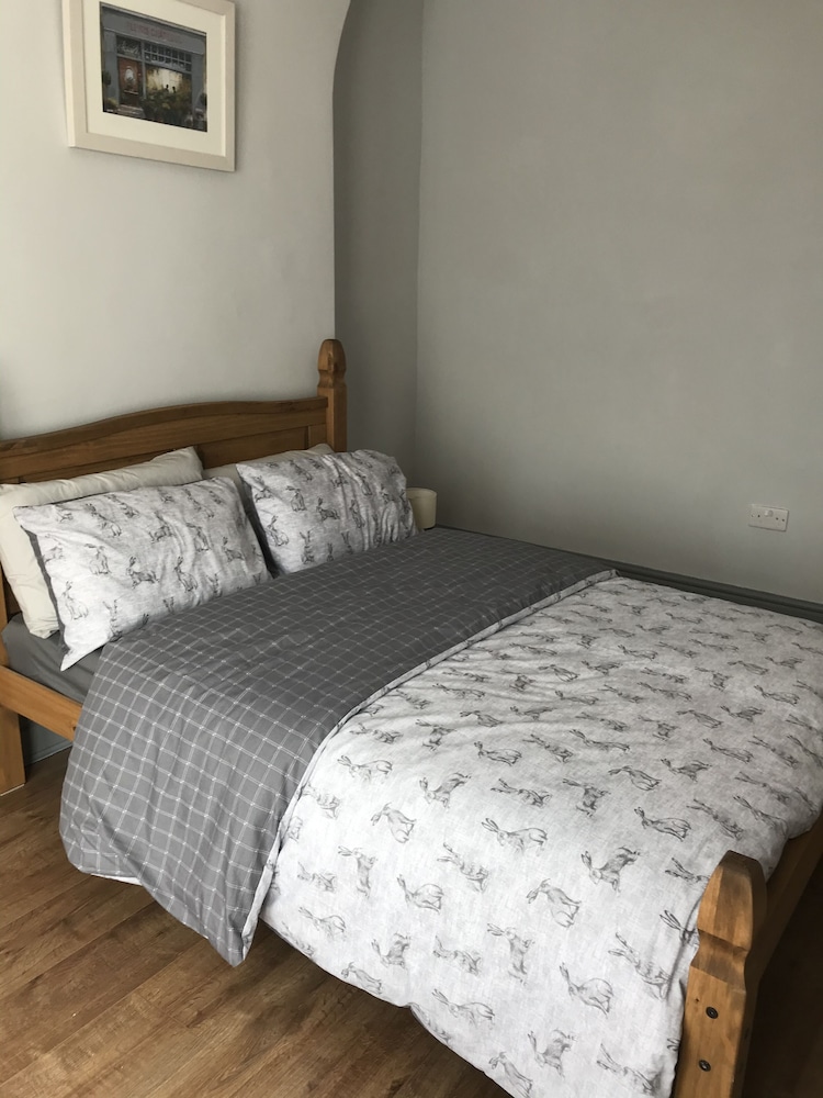 Knoclaid Sparkle Stays in Liverpool, United Kingdom