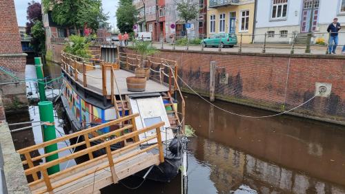 Schute Kunstkudder Im Hansehafen — Stade