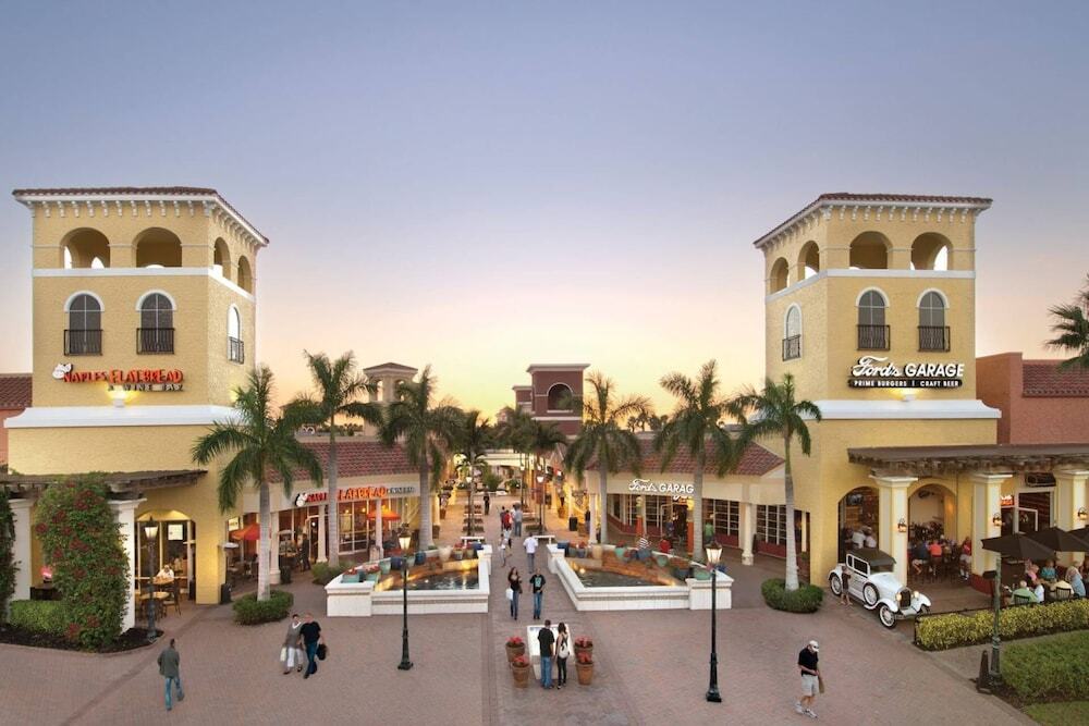 Villa Florence Elec heated pool home w 2 living areas bikes & kayaks SWFL Rentals — 4-Star Luxury Hotel in Cape Coral, United States