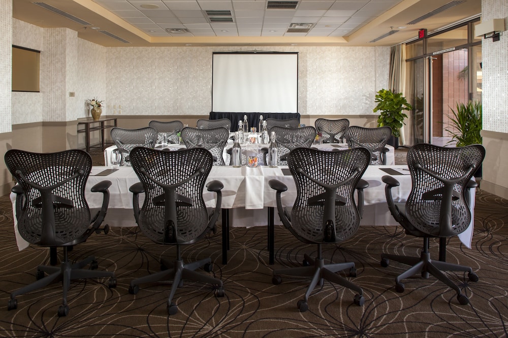 Embassy Suites by Hilton Phoenix Scottsdale - photo 56