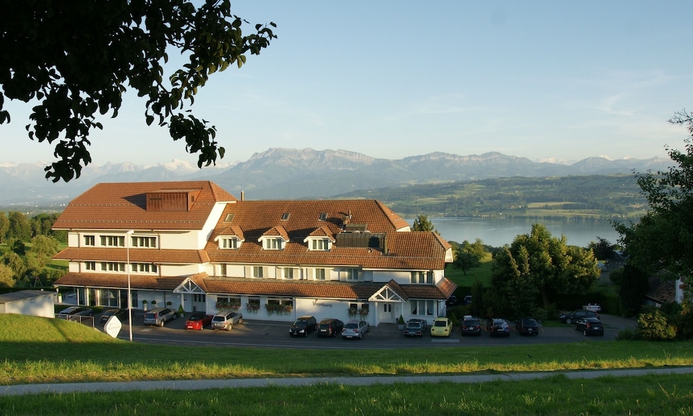 Hotel Restaurant Vogelsang — 4-Star Luxury Hotel in Eich, Switzerland