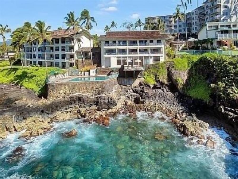 Poipu Shores 301B condo — 4-Star Luxury Hotel in Koloa, United States