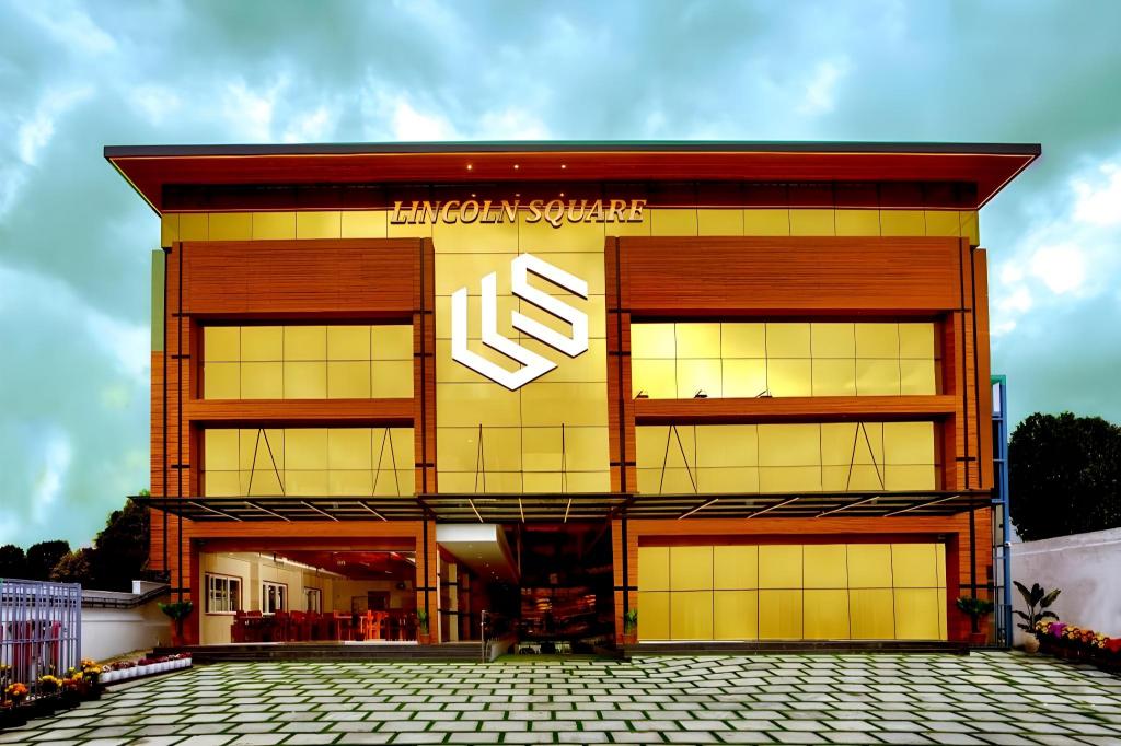 Lincoln Square - carbon neutral hotel in Unknown City