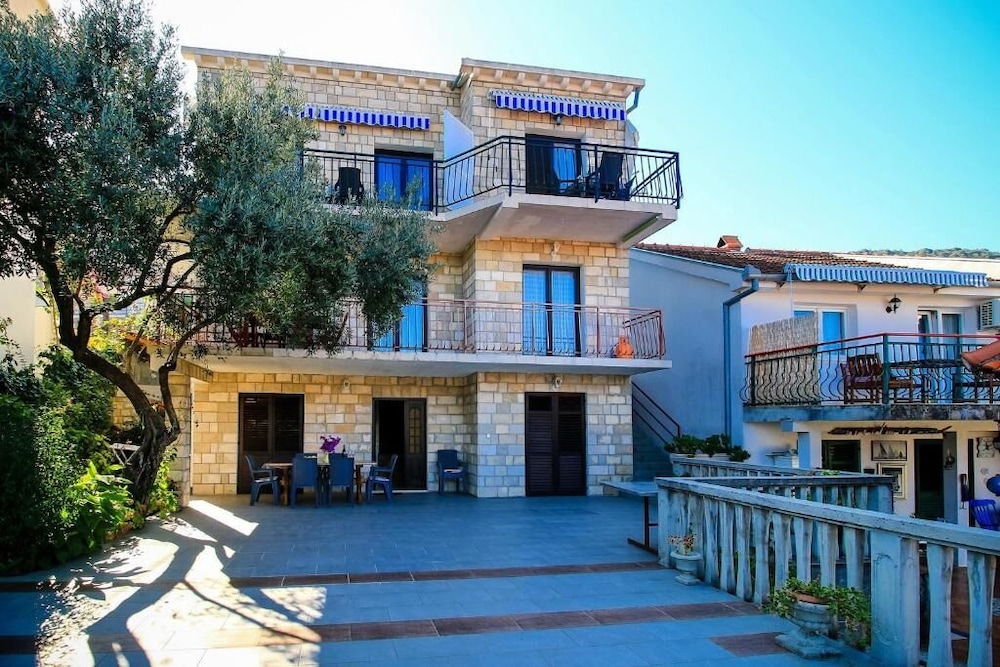 Zdenka 70m From sea A3 — hotel in Trpanj