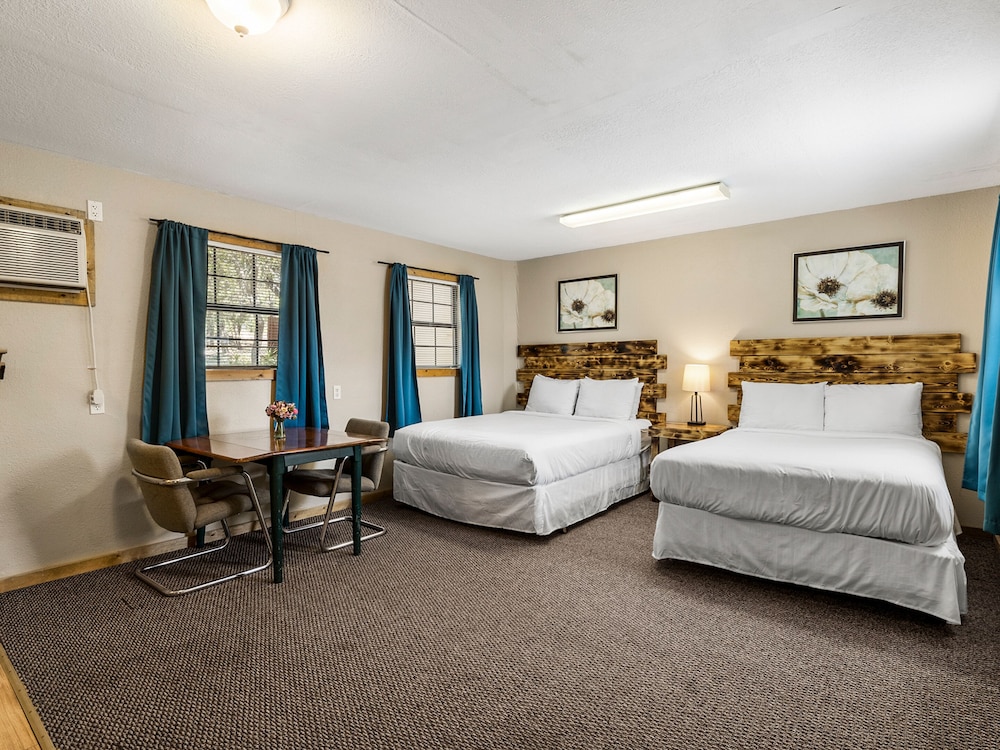 The Claire Hotel - photo 20
