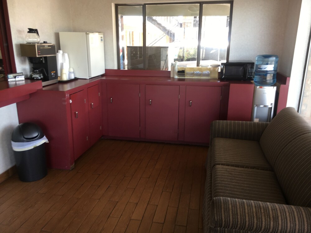 Executive Inn Odessa - photo 11