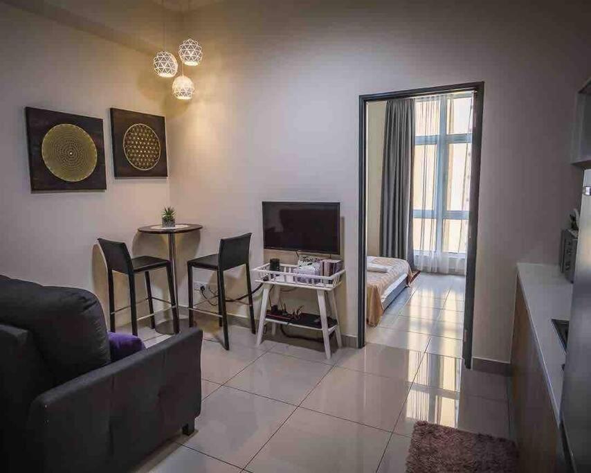 Elegant & Cozy Studio Unit at MesaMall — 4-Star Luxury Hotel in Kampung Baharu Nilai, Malaysia