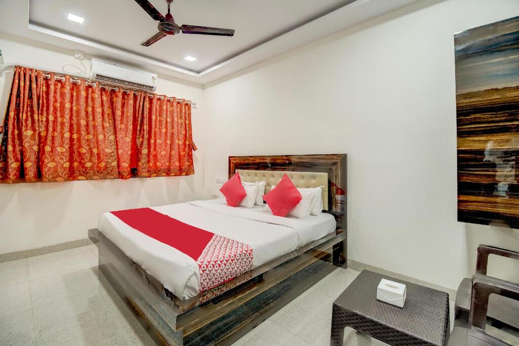 Om Sai Lodge Hotel by OYO Rooms