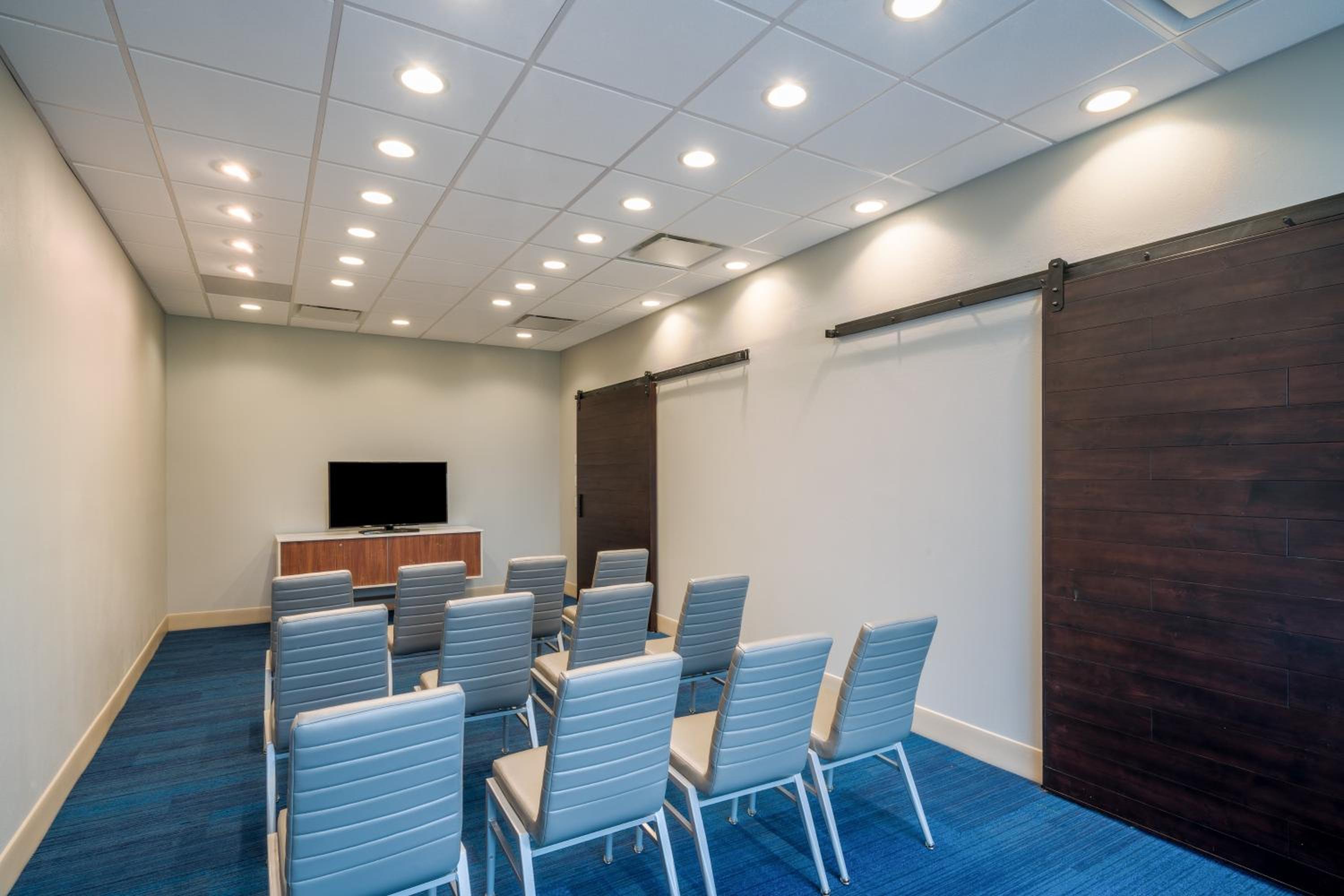 Holiday Inn Express & Suites St Peters by IHG - photo 145