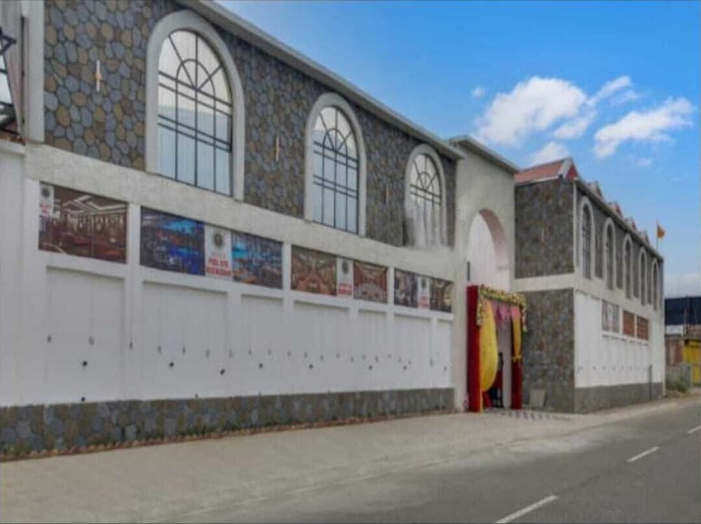 Shree Ji Hotel & Banquet in Karnal, India