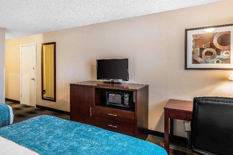 Clarion Inn near JBLM - photo 12
