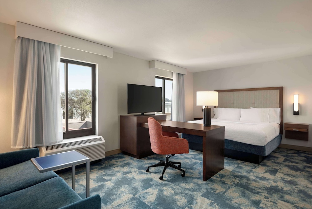 Hampton Inn & Suites San Marcos - photo 9