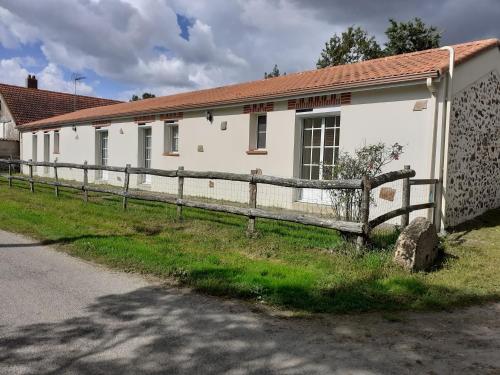 Gite Spacieux Avec Jardin Spa Et Equipements Bebe Pres De Pornic Fr 1 306 1041 — Saint Pere En Retz