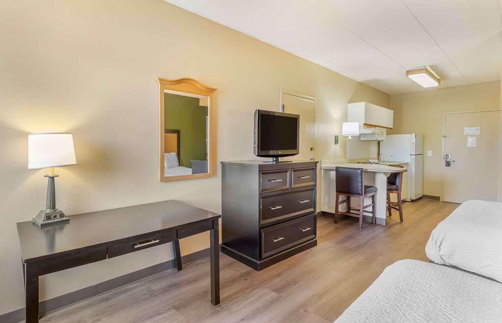 Extended Stay America Select Suites Chicago Lombard Oakbrook - photo 24