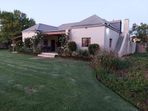 Ouma Bettie Guesthouse — 4-Star Luxury Hotel in Piketberg, South Africa