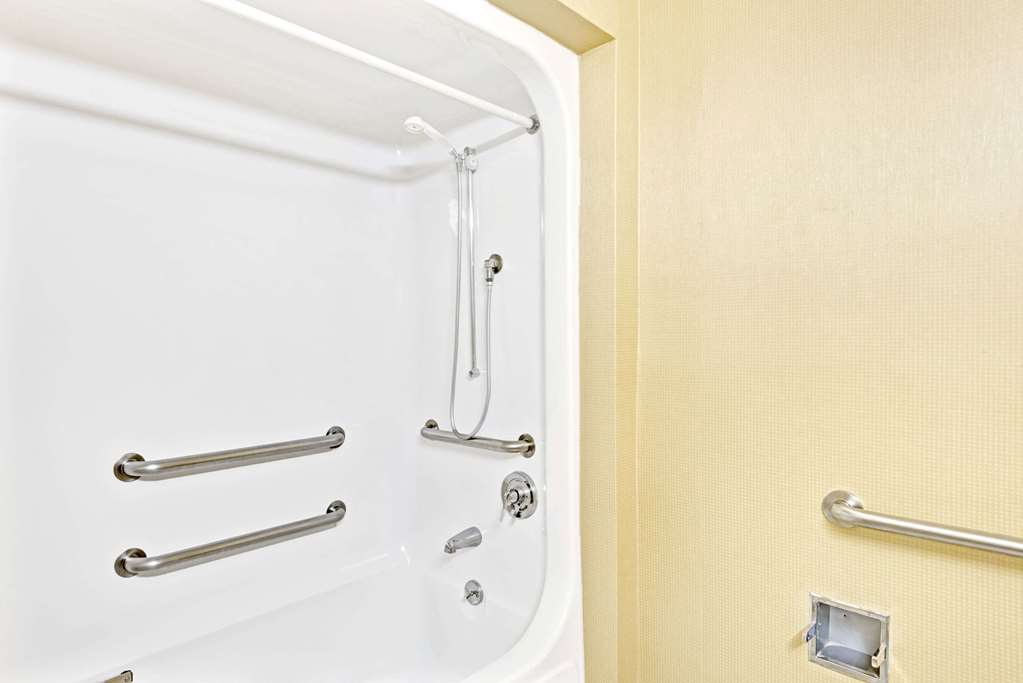 Super 8 by Wyndham Brockton - photo 14