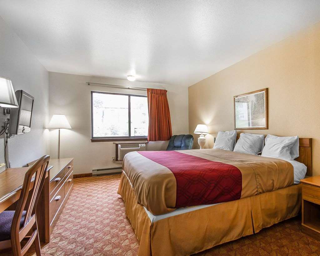 Rodeway Inn & Suites Madison East - photo 11