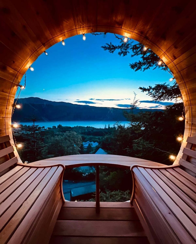 Lodges On Loch Ness — 4-Star Luxury Hotel in Inverness, United Kingdom