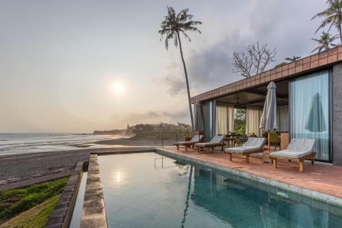 Ultimate Beachfront Villa Cascade Balian — 4-Star Luxury Hotel in Bali, Indonesia