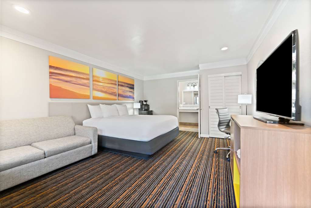 Days Inn by Wyndham San Diego Hotel Circle - photo 10