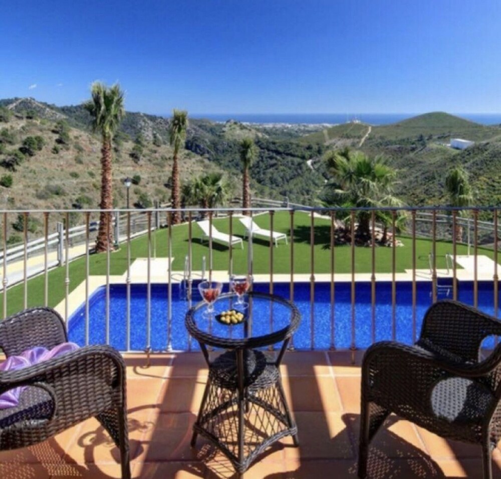 Modern Two Bedroom Villa With Indoor Pool & Spa — 4-Star Luxury Hotel in Benahavis, Spain