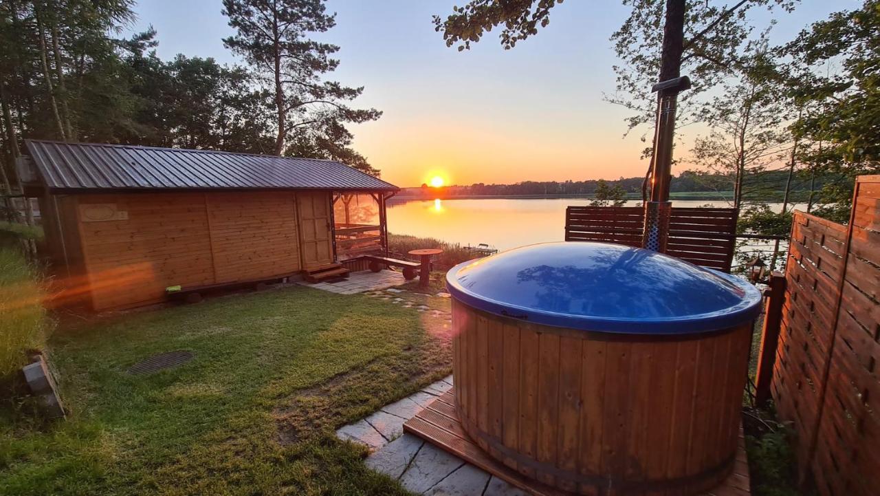 Siedlisko nr 2 nad jeziorem Skarlińskim jezioro mazury domki letniskowe — hotel in Kurzetnik