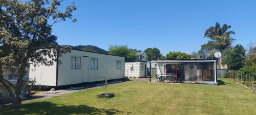 Bach Camp Cooks Beach Bach — 4-Star Luxury Hotel in Whitianga, New Zealand