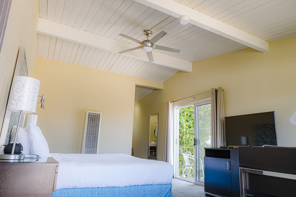 The Inn at East Beach - photo 16