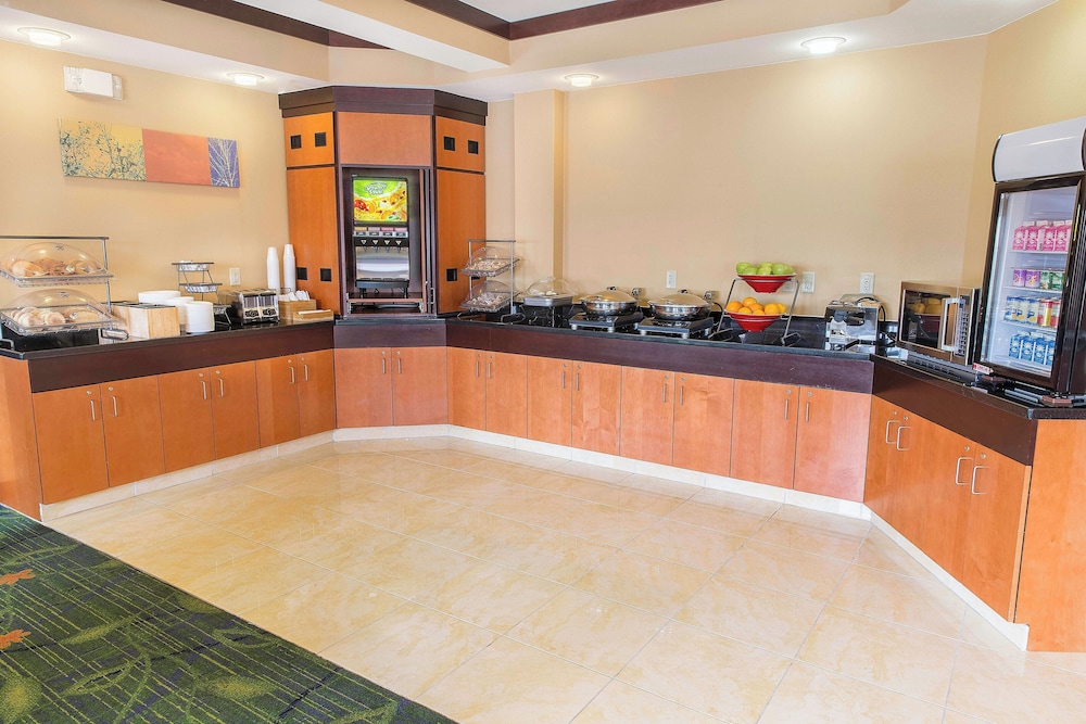 Fairfield Inn & Suites Fargo - photo 21