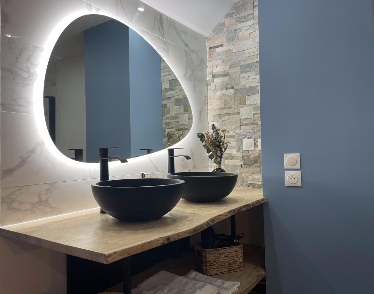 Le Factory Aux Pieds de la Gare Sncf Laval in Laval, France