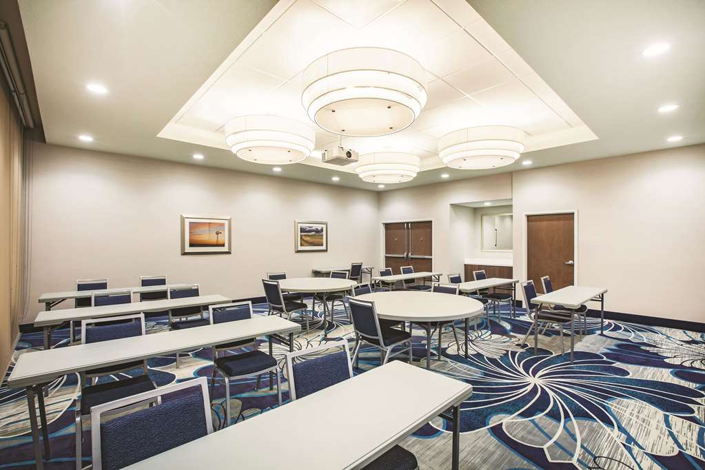 La Quinta Inn & Suites by Wyndham Wichita Northeast - photo 24