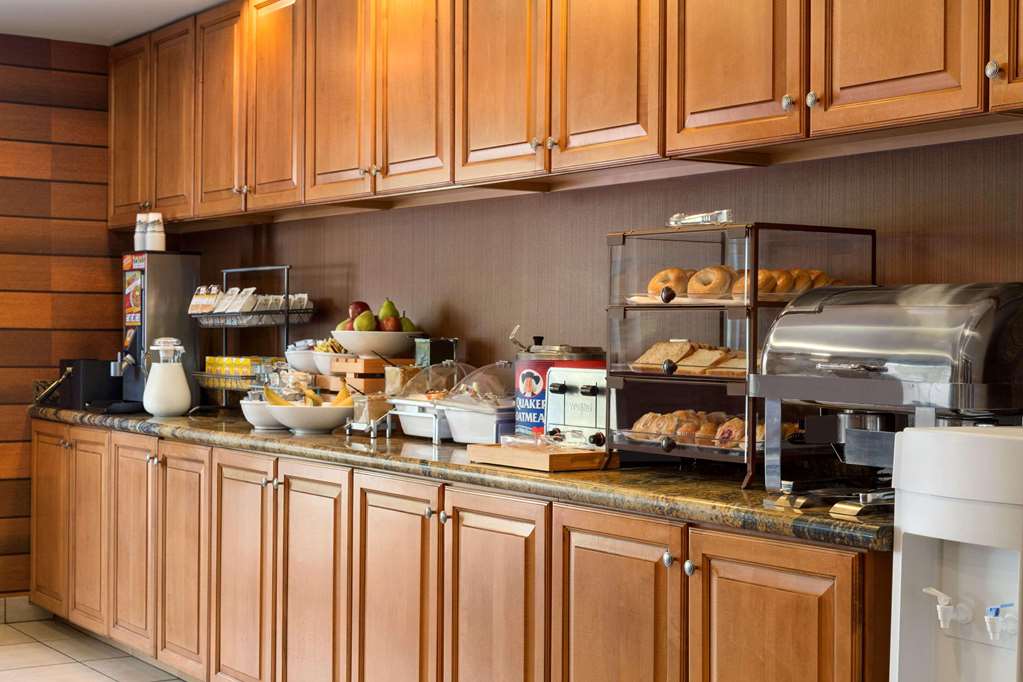 Country Inn & Suites by Radisson Phoenix Airport AZ - photo 14